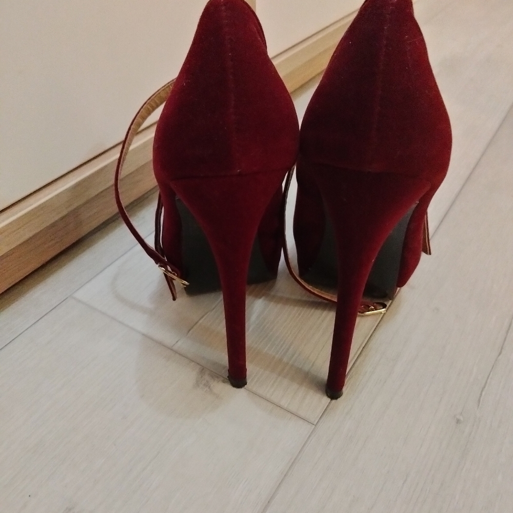 Shoes - Picture 2 of 2